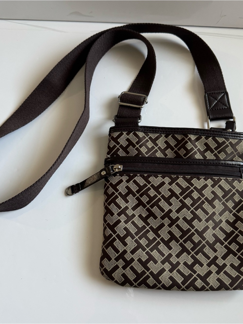 Tommy Hilfiger Brown Monogram Crossbody Bag/Purse Adjustable Strap UNISEX VGC